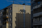 Псковский фотограф экспериментирует с абсурдными элементами в городских пейзажах