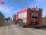 Водителя госпитализировали после того, как он вылетел через стекло автомобиля
