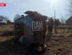 Водителя госпитализировали после того, как он вылетел через стекло автомобиля