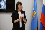 Найденный орден Сергея Матросова передали его внучке в семейный архив