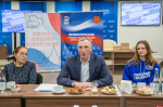 Александр Козловский провел встречу с женщинами-волонтёрами из Великих Лук