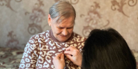 Александр Козловский вручил две медали 80-летия Победы в Красногородском округе - Pln-Pskov.Ru