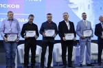 Сертификаты «Человек труда» впервые вручили промышленникам на выездной стажировке Минпромторга в Пскове. Фото здесь и далее: ПАИ