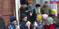 Над Псковскими храмами взмыли сотни голубей в честь праздника Благовещения - ГТРК Псков