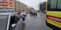 Два автомобиля столкнулись на Октябрьской площади в Пскове - InformPskov.Ru