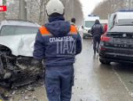 Два человека пострадали в тройном ДТП на въезде в Псков
