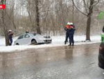 Два человека пострадали в тройном ДТП на въезде в Псков