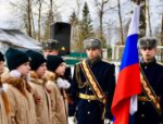 Памятную доску участнику СВО Александру Спиридонову открыли в Псковском районе