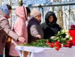 Памятную доску участнику СВО Александру Спиридонову открыли в Псковском районе