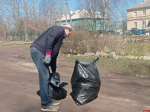 «Начни с себя»: псковичи продолжают традицию субботников