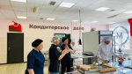 «Помним, благодарим, гордимся!»: в Псковской области дети и мастера пряничного дела изготавливают для ветеранов подарки