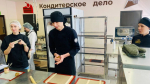 «Помним, благодарим, гордимся!»: в Псковской области дети и мастера пряничного дела изготавливают для ветеранов подарки