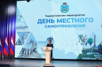 Сотрудников органов местного самоуправления наградили в Пскове