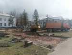 Территорию возле Бежаницкой школы искусств продолжают приводить в порядок