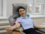 Псковские полицейские сдали кровь