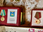 Знак и ленту «Почетного гражданина Псковского района» вручили ветерану Евгении Назаретской
