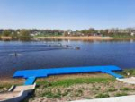 На берегу Великой установили новый причальный модуль