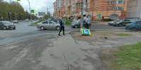 Неустановленный автомобиль сбил дорожный знак на улице Юбилейной в Пскове - Pln-Pskov.Ru