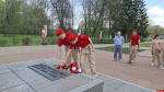 Юнармейцы возложили цветы на площади Александра Матросова в Великих Луках