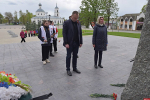 Сенатор Наталья Мельникова и Дмитрий Быстров приняли участие в субботнике в Острове