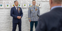 Михаил Ведерников отметил ветеранов и лучших сотрудников пожарной охраны региональными наградами - Правительство Псковской области