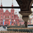 В центре Москвы группа граждан Китая ожидает репетиции парада Победы - Комсомольская правда