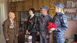 Псковские росгвардейцы поздравили ветеранов с наступающим Днем Победы
