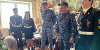 Псковские росгвардейцы поздравили ветеранов с наступающим Днём Победы - InformPskov.Ru