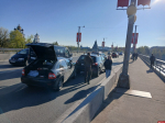Два автомобиля столкнулись на Ольгинском мосту в Пскове