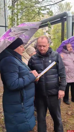 Псковичи просят демонтировать стену рядом с пятиэтажкой в Любятово