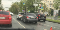Два автомобиля столкнулись на пересечении улицы Гражданской и Октябрьского проспекта в Пскове - Pln-Pskov.Ru