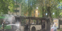 В Пскове на проезжей части загорелся автобус - Комсомольская правда