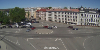 Столкновение двух авто на Октябрьской площади в Пскове попало на видео - Pln-Pskov.Ru