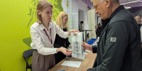 Памятные жетоны получили участники нумизматической конференции в Пскове - Pln-Pskov.Ru