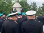 Цветы к мемориалу возложили в сквере Пограничников