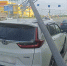 Мачта упала на автомобиль на улице Юбилейной в Пскове - Pln-Pskov.Ru