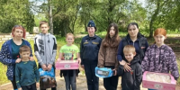 Псковские приставы приехали с подарками к многодетной семье - Pln-Pskov.Ru