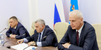 Деловой климат в регионе, ход строительства технопарка и адресные вопросы обсудили единороссы на встрече с губернатором - Собрание депутатов