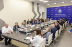 Накануне отчета Михаил Ведерников встретился с представителями фракций областного Собрания депутатов