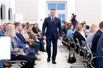 О деятельности областного правительства доложил депутатам Михаил Ведерников