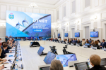 О деятельности областного правительства доложил депутатам Михаил Ведерников