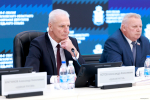О деятельности областного правительства доложил депутатам Михаил Ведерников