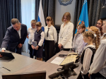 Свой рабочий кабинет показал Михаил Ведерников победителям акции «Губернаторский дневник»