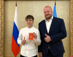 Борис Елкин торжественно вручил паспорта юным псковичам в преддверии Дня России