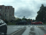 Два автомобиля столкнулись на перекрёстке улиц Коммунальной и Народной в Пскове
