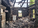 Пожилой мужчина погиб при пожаре в бежаницкой деревне Лющик