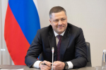 Поддержку участников СВО и их семей обсудил Михаил Ведерников с общественными помощниками