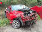 Водитель иномарки выехал на встречную полосу и протаранил автомобиль в Псковском округе