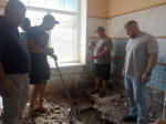 Псковские специалисты отремонтируют санузлы в одной и херсонских школ