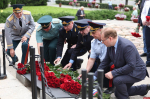 Михаил Ведерников возложил цветы в память об освободителях города Пскова